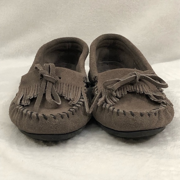 Minnetonka Kilty Hardsole Grey Suede Slip On Moccasins Slippers Shoes Womens 7.5 - Picture 3 of 10